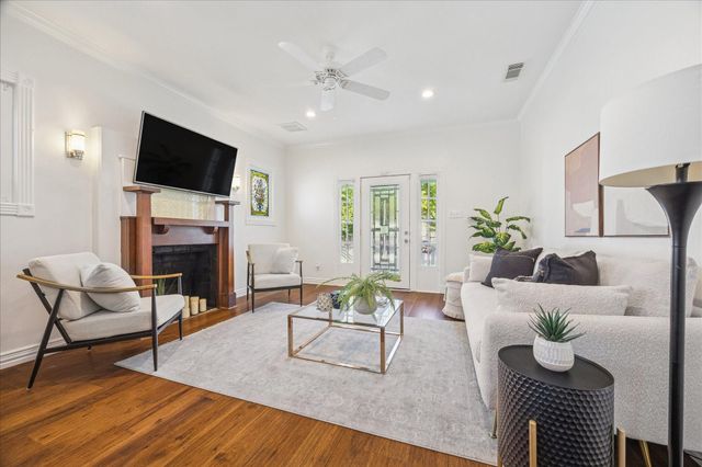 709 Walton Street, Houston, TX 77009