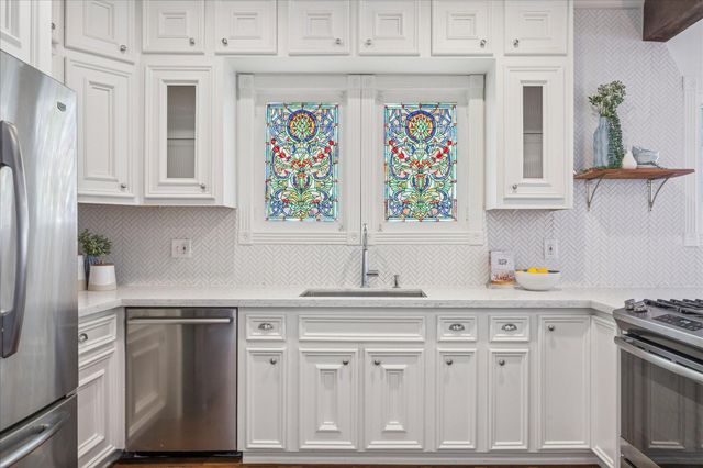 709 Walton Street, Houston, TX 77009