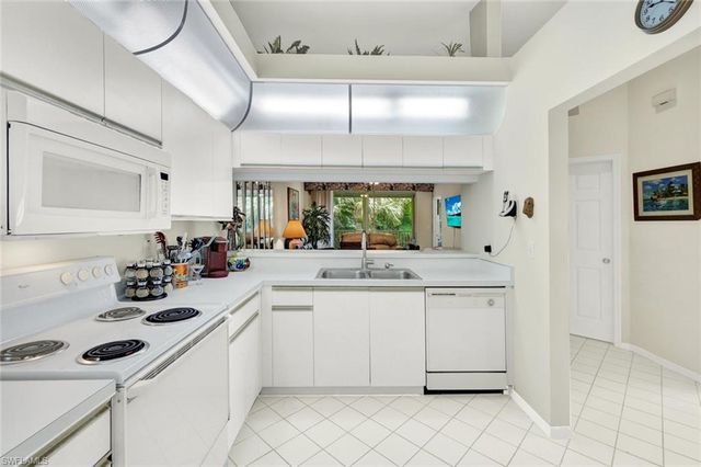 326 Bradstrom CIR 204F, Naples, FL 34113