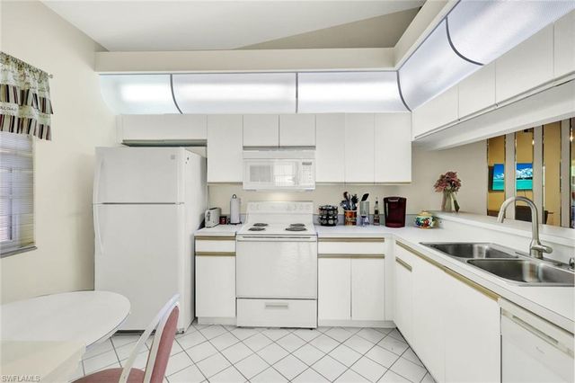326 Bradstrom CIR 204F, Naples, FL 34113