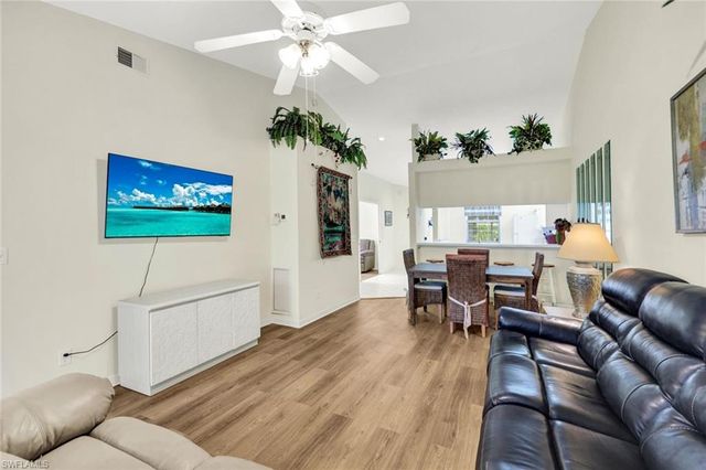 326 Bradstrom CIR 204F, Naples, FL 34113