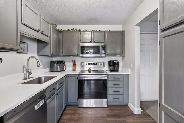 7624 157th Street W 307, Apple Valley, MN 55124