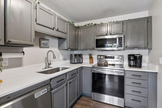 7624 157th Street W 307, Apple Valley, MN 55124