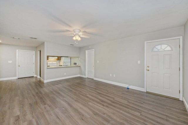 613 Colonial Drive, Apt 5, Fort Walton Beach, FL 32547