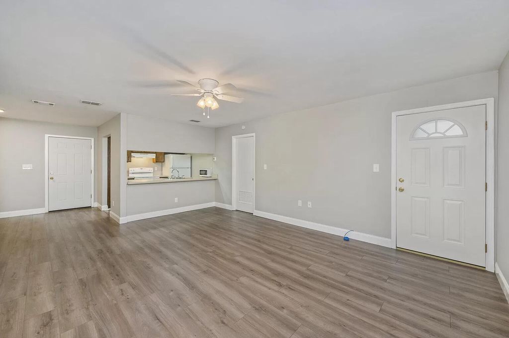 613 Colonial Drive, Apt 5, Fort Walton Beach, FL 32547