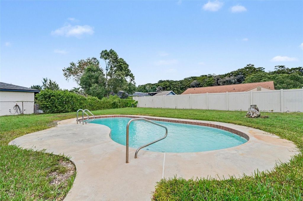 Image 6 of property listing at 1429 NOLTON WAY, Orlando, FL 32822