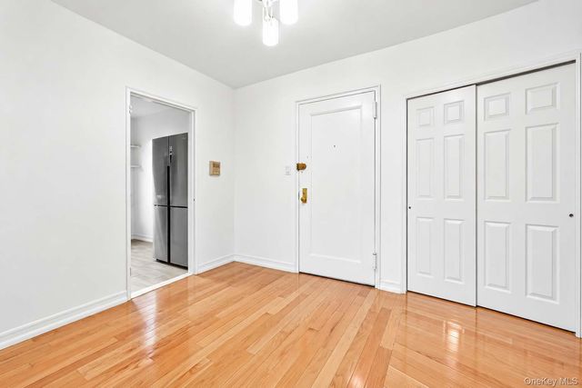 140-08 28th Road 5F, Flushing, NY 11354