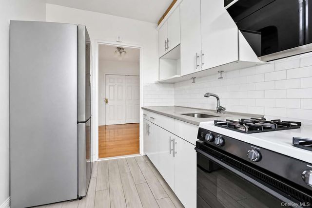 140-08 28th Road 5F, Flushing, NY 11354