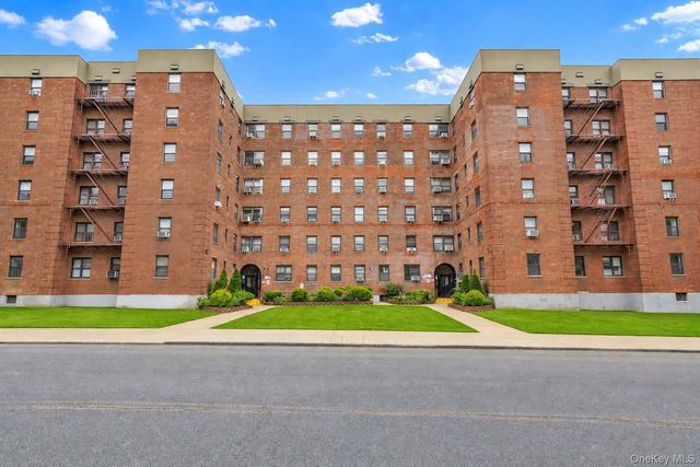 140-08 28th Road 5F, Flushing, NY 11354