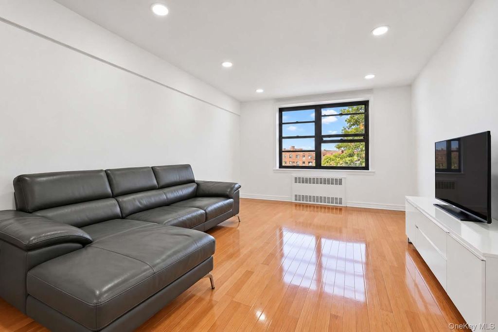 140-08 28th Road 5F, Flushing, NY 11354