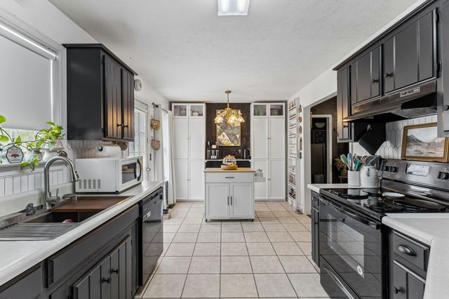 1508 Caney Fork Ct, La Vergne, TN 37086