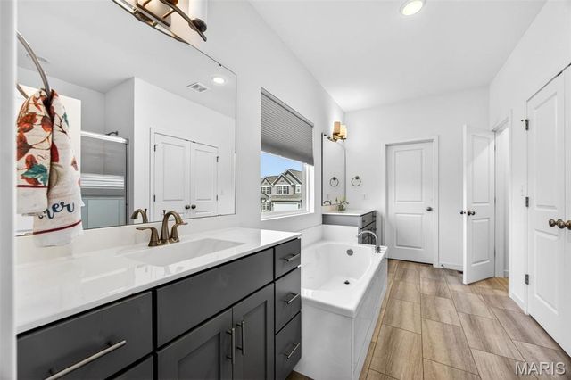 365 Kreder Ridge Circle, St Charles, MO 63304