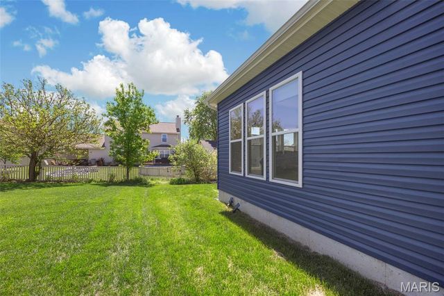 365 Kreder Ridge Circle, St Charles, MO 63304