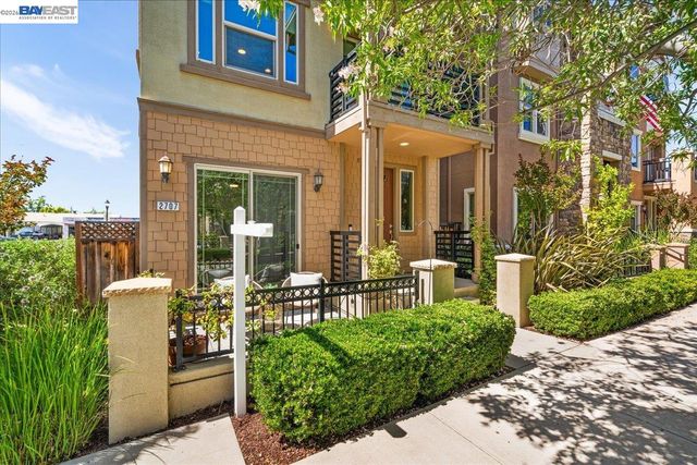 2707 Hollingbury Cmn, Livermore, CA 94550