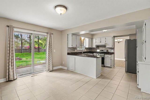 40855 Jellico Drive, Sterling Heights, MI 48313