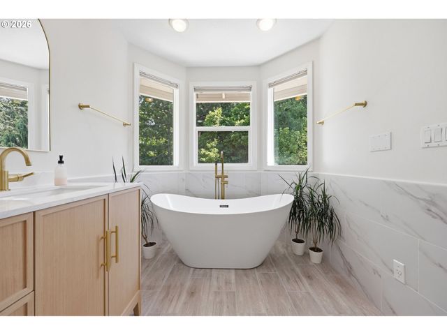 12404 Se BLAINE Dr, Clackamas, OR 97015