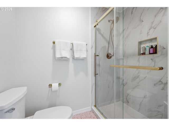 12404 Se BLAINE Dr, Clackamas, OR 97015