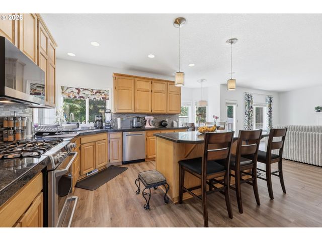 12404 Se BLAINE Dr, Clackamas, OR 97015