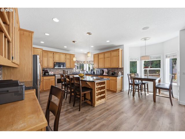 12404 Se BLAINE Dr, Clackamas, OR 97015