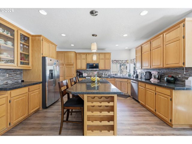 12404 Se BLAINE Dr, Clackamas, OR 97015