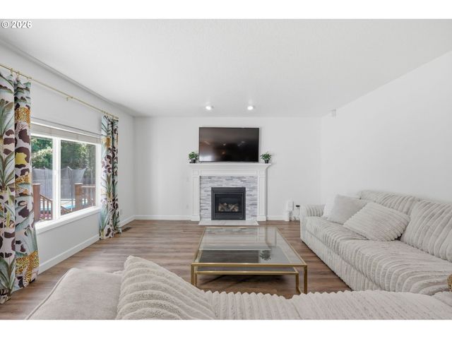 12404 Se BLAINE Dr, Clackamas, OR 97015