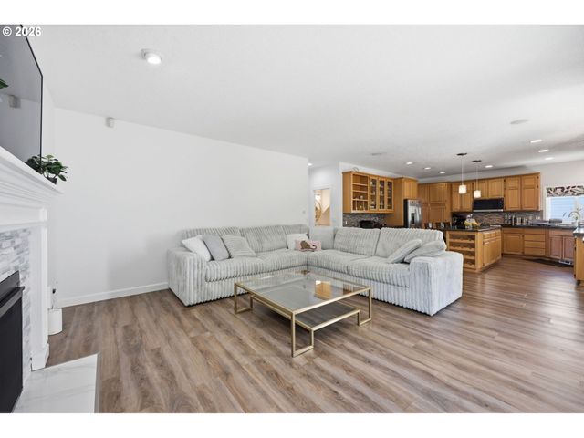 12404 Se BLAINE Dr, Clackamas, OR 97015