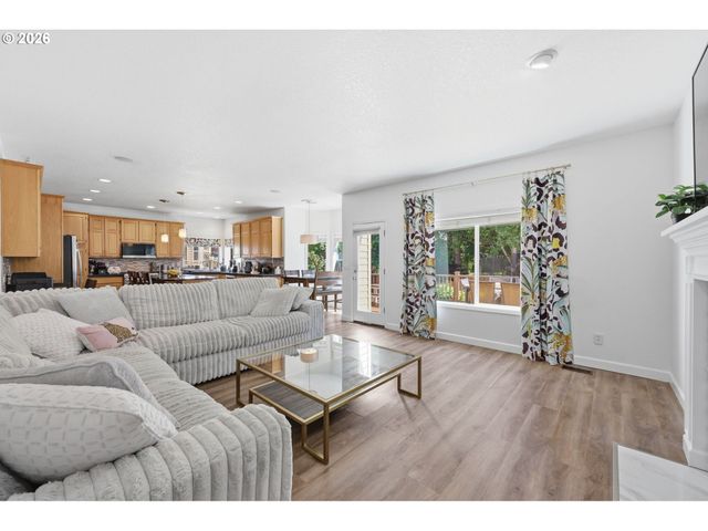 12404 Se BLAINE Dr, Clackamas, OR 97015