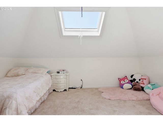 12404 Se BLAINE Dr, Clackamas, OR 97015