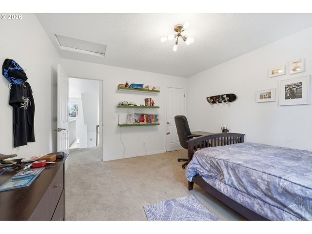 12404 Se BLAINE Dr, Clackamas, OR 97015