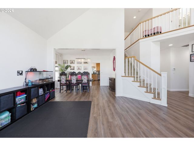 12404 Se BLAINE Dr, Clackamas, OR 97015