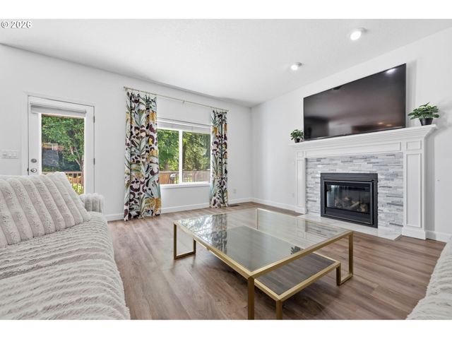 12404 Se BLAINE Dr, Clackamas, OR 97015