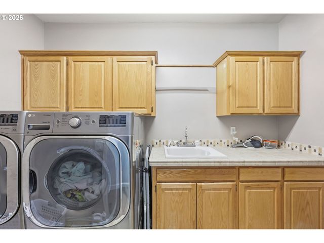 12404 Se BLAINE Dr, Clackamas, OR 97015