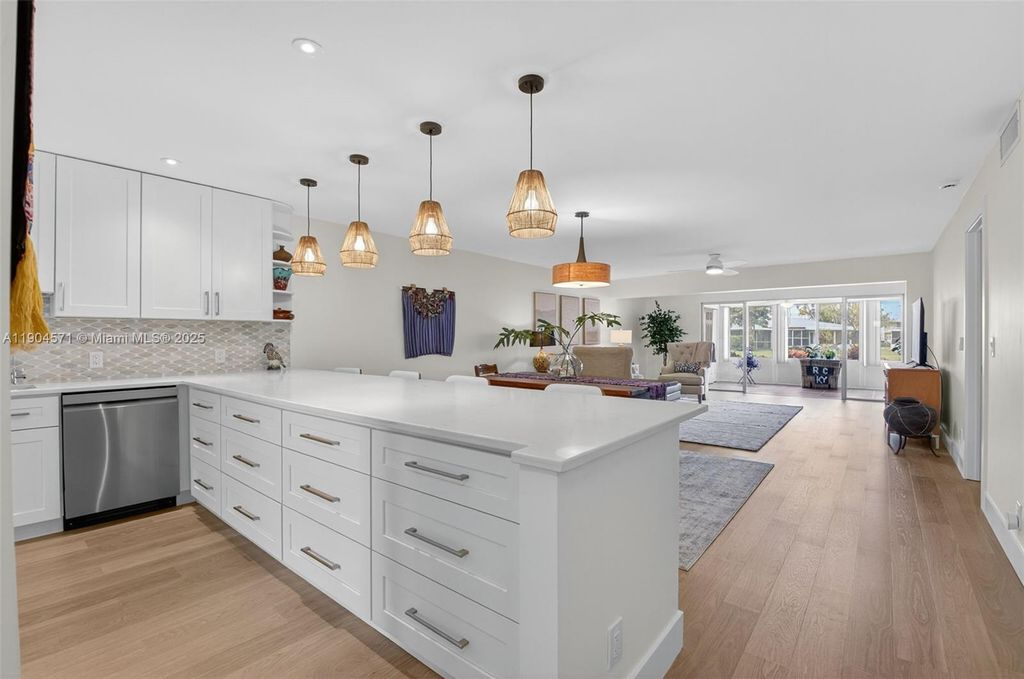 1520 NW 19th Ter 102, Delray Beach, FL 33445