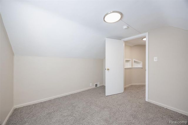 19490 Goldwin Street, Southfield, MI 48075