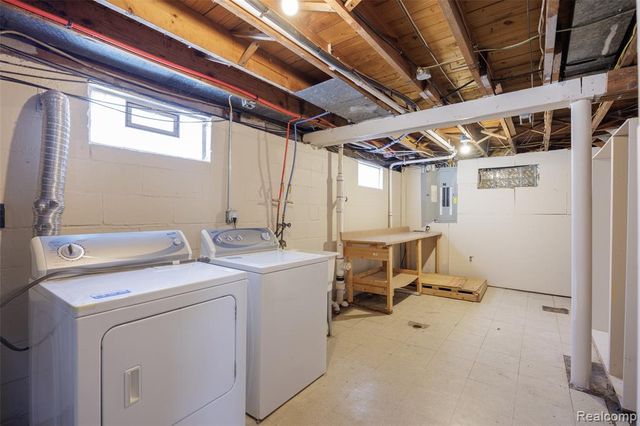 19490 Goldwin Street, Southfield, MI 48075