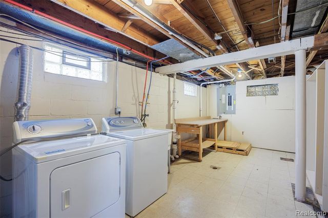 19490 Goldwin Street, Southfield, MI 48075