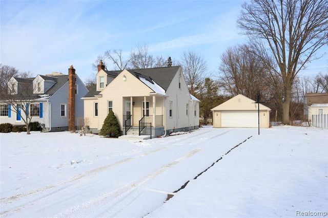 19490 Goldwin Street, Southfield, MI 48075