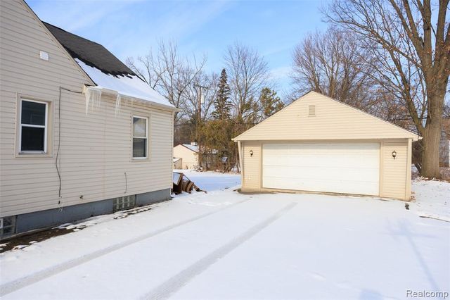 19490 Goldwin Street, Southfield, MI 48075