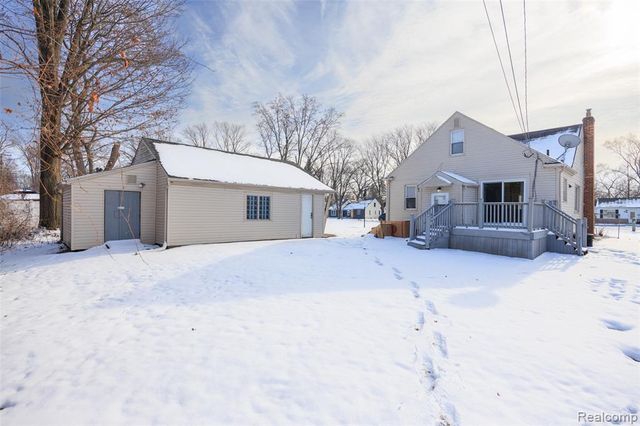 19490 Goldwin Street, Southfield, MI 48075