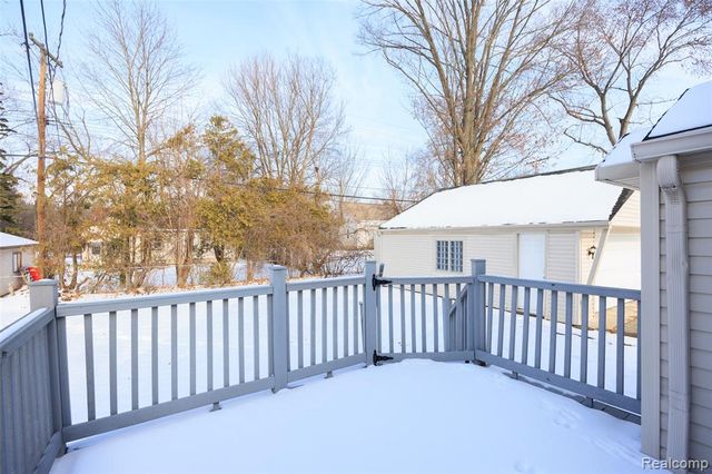 19490 Goldwin Street, Southfield, MI 48075