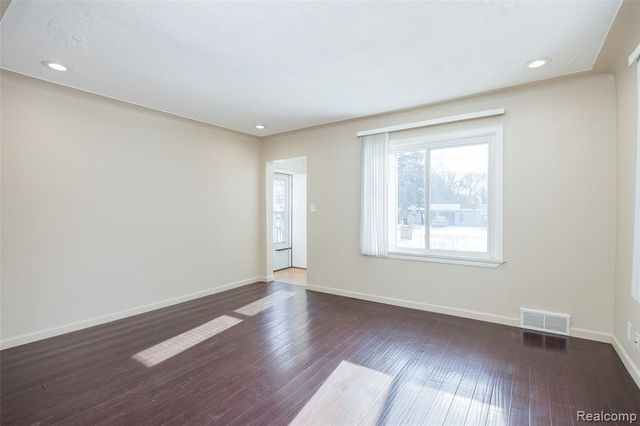 19490 Goldwin Street, Southfield, MI 48075