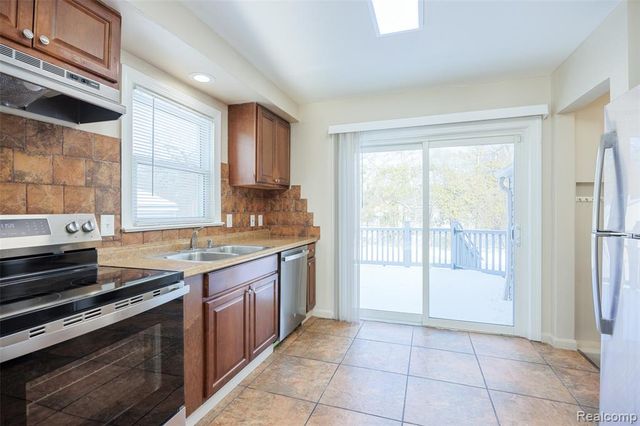 19490 Goldwin Street, Southfield, MI 48075