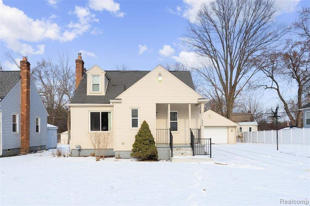 19490 Goldwin Street, Southfield, MI 48075