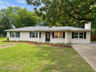 208 Mitchell Street, Ocean Springs, MS 39564
