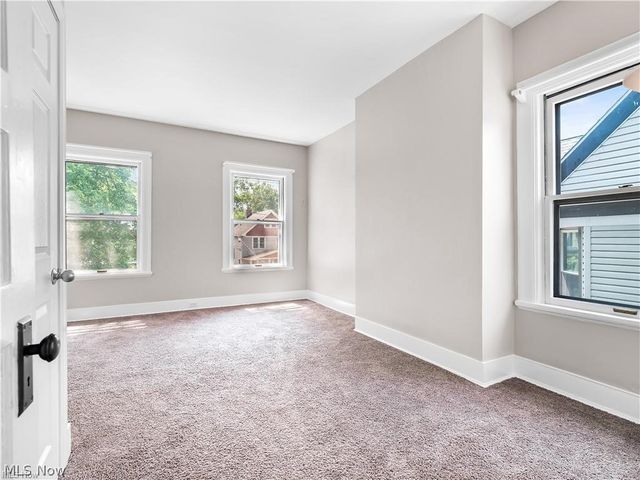 6110 W Clinton Avenue 2, Cleveland, OH 44102