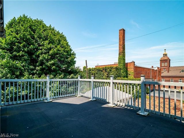 6110 W Clinton Avenue 2, Cleveland, OH 44102