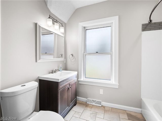 6110 W Clinton Avenue 2, Cleveland, OH 44102