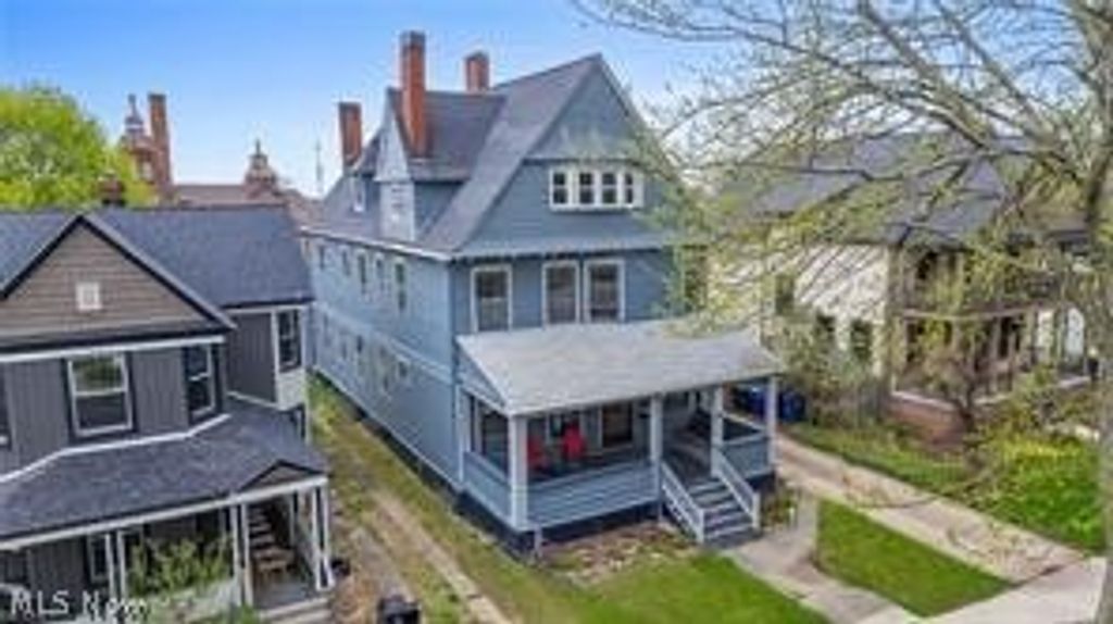 6110 W Clinton Avenue 2, Cleveland, OH 44102