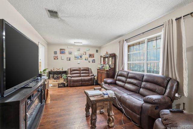 6810 twinspur, Leon Valley, TX 78238