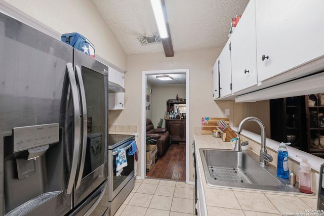 6810 twinspur, Leon Valley, TX 78238